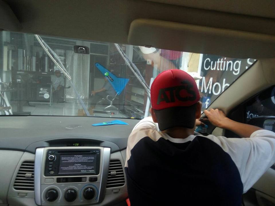 Jasa Pasang Kaca Film Mobil Kijang Kapsul Tangerang