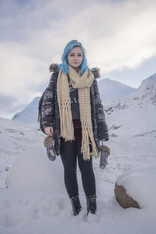 mittens in the snow chunky knit topshop scarf lookbook ootd Girl in the snow in Scotland wearing Dr Martens and scarf