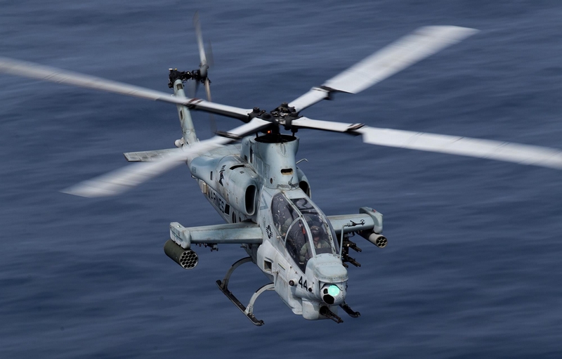 ايران تهاجم طائرة هليكوبتر امريكية في الخليج