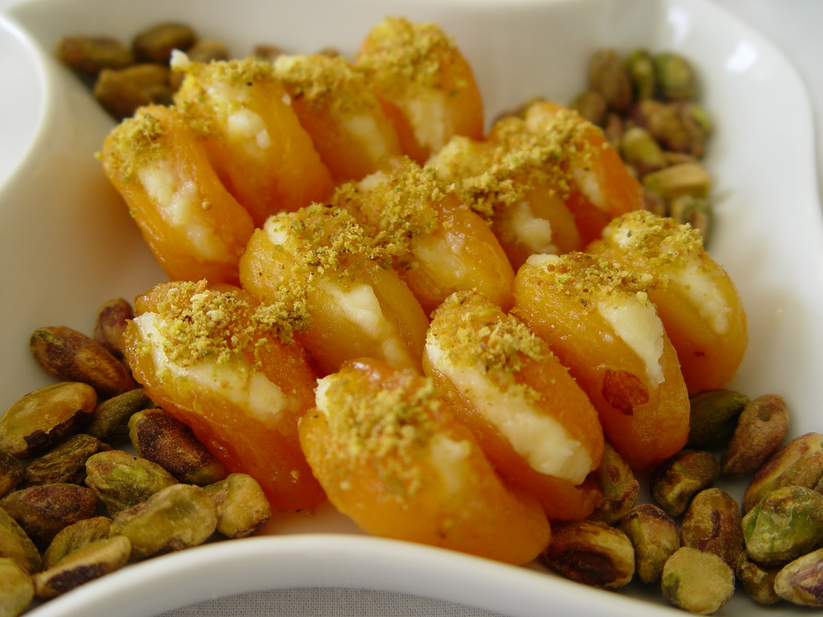 YOĞURT KİTABI: Kaymaklı Kuru Kayısı Tatlısı