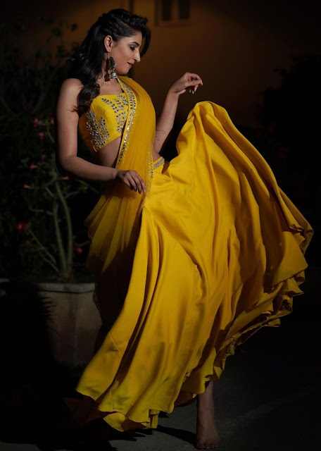 Anchor Varshini Recent Sexy Pictures in Yellow Half Saree Navel Queens
