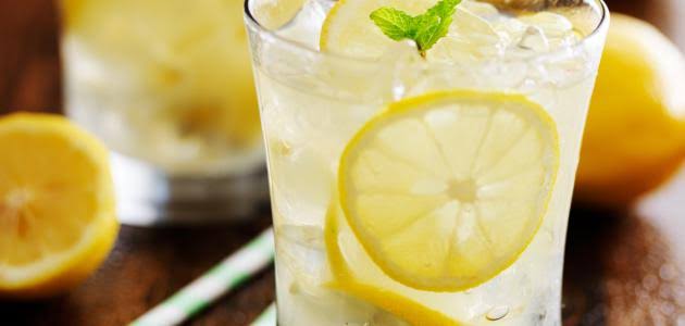 المياه بالليمون المياه بالليمون