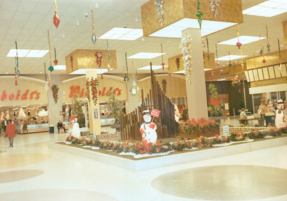 Pleasant Family Shopping It's Christmastiiiiime in Ford City!