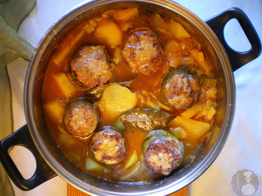 Guiso de alcachofas rellenas de chocos