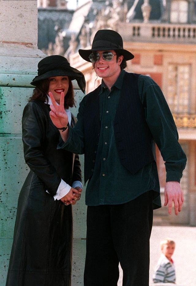 30 Beautiful Pics of Michael Jackson and Lisa Marie Presley Together During Their Short Marriage