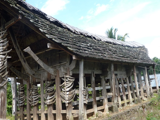 Budaya Toraja: RUMAH ADAT UNIK TORAJA ( Tongkonan Papa Batu )