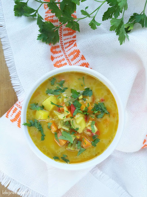 Zupa curry z ryżem i warzywami przepis