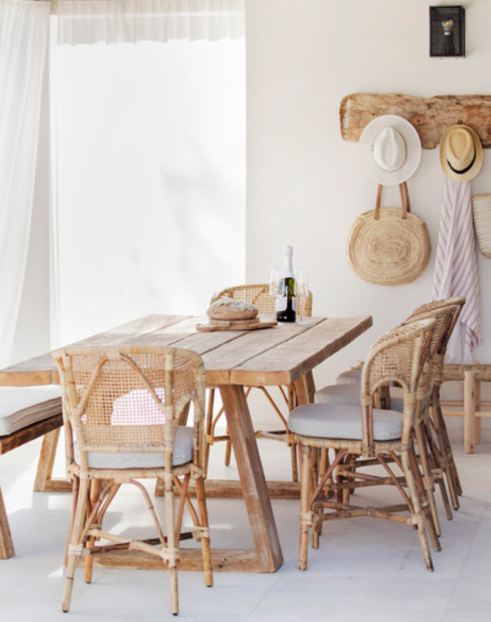 Blanco y madera en Mallorca