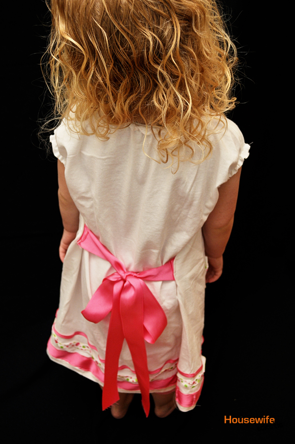 DIY Little Girl Dress From Adult T Shirt Housewife Eclectic diy-little-girl-dress-from-adult-t-shirt-housewife-eclectic