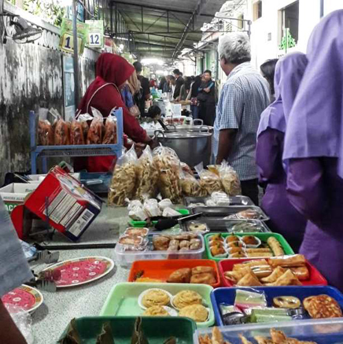 Pasar Kaget Khas Ramadhan di Indonesia