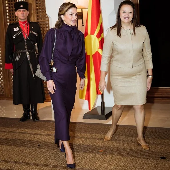 Macedonia's President Gjorge Ivanov and First Lady Maja Ivanova came to Jordan. Queen Rania wore Gianvito Rossi satin pumps, carried Bottega Veneta bag