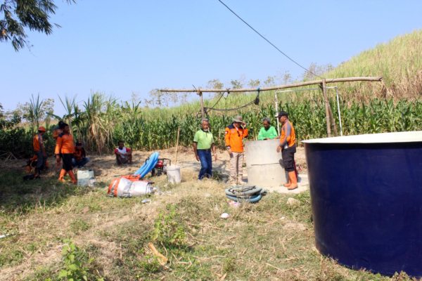 Medan Sulit Warga Jenar Untuk Dapatkan Air Bersih Medan Sulit Warga Jenar Untuk Dapatkan Air Bersih