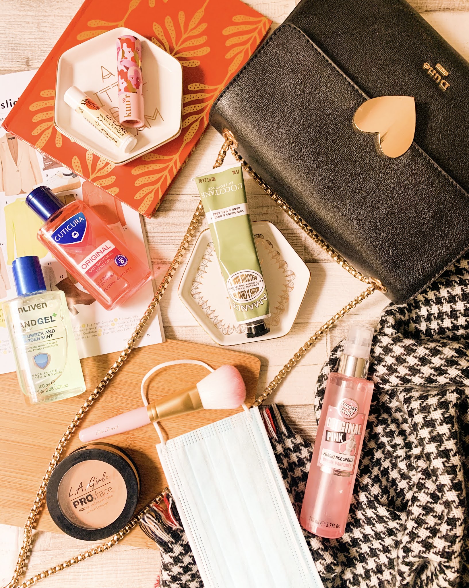 What's in My Bag - Work Edition - YesMissy