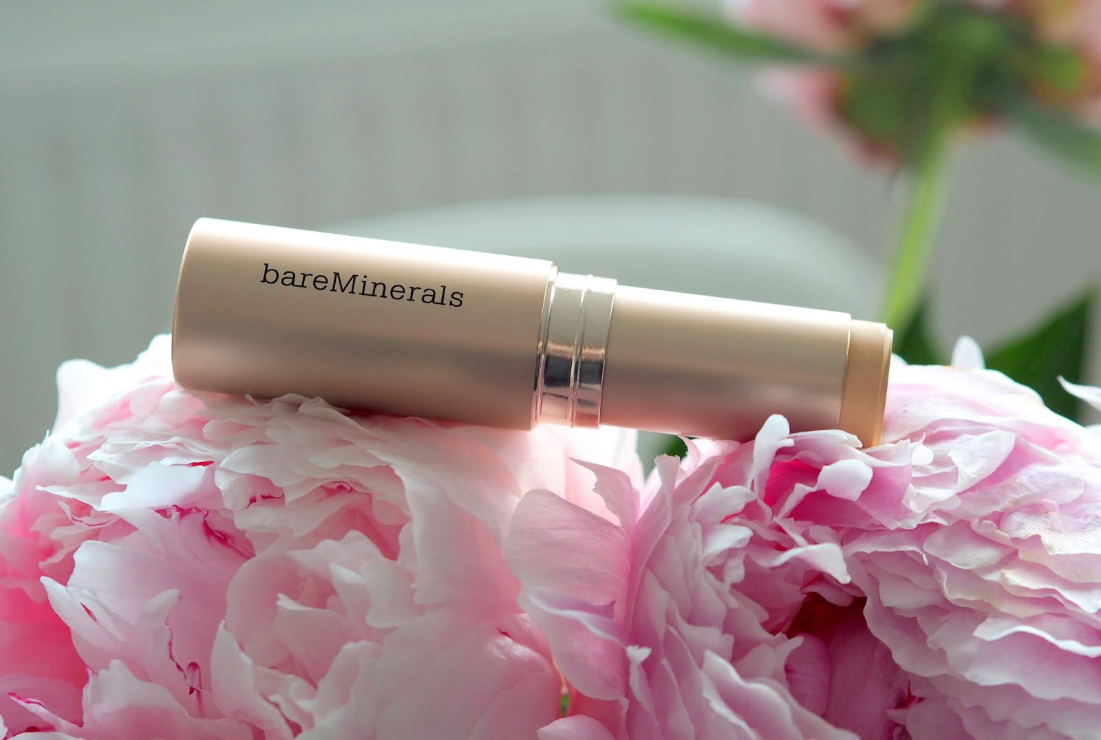 Review bareMinerals Complexion Rescue Hydrating SPF25 Foundation Stick
