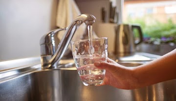 DANOS nos órgãos: alerta de saúde para crianças que bebem água floretada