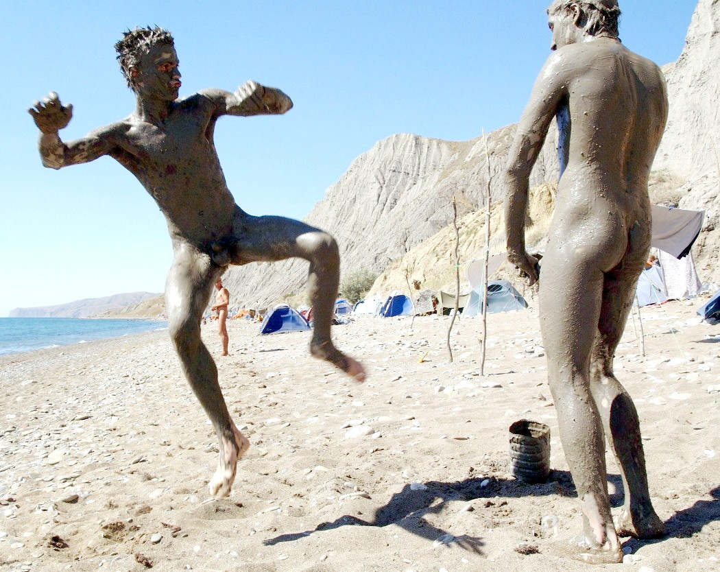 barro%2B%25289%2529%2BNUDISTAS%2BEMBARRADOS%2BPENISEUM.blogspot.com%2B.jpg