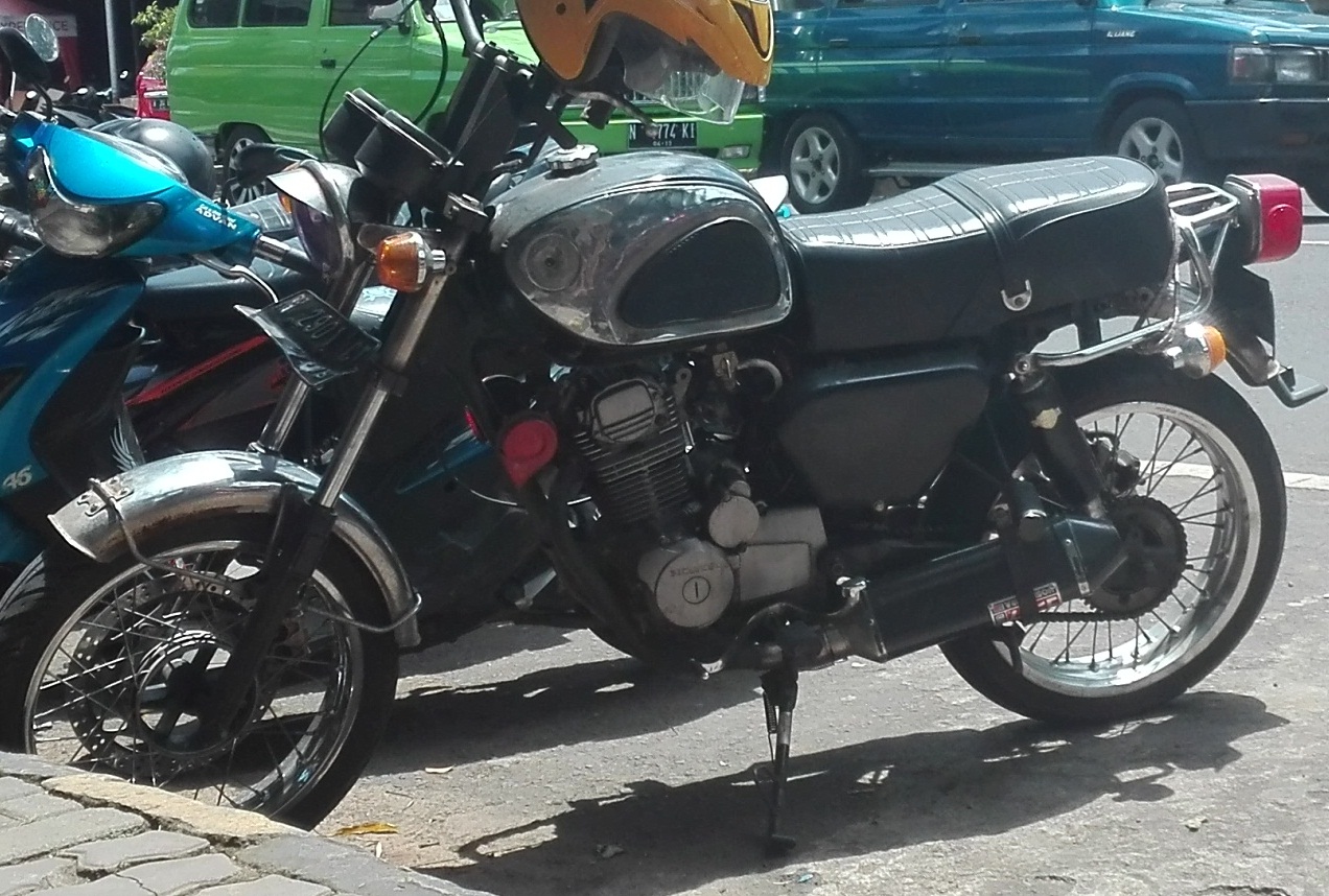 Modifikasi Honda CB 200 Twin Klasik Elegan