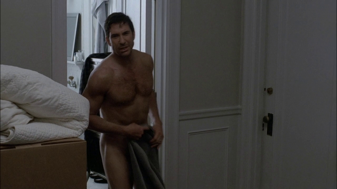 Dylan McDermott Mostra Il Sedere.