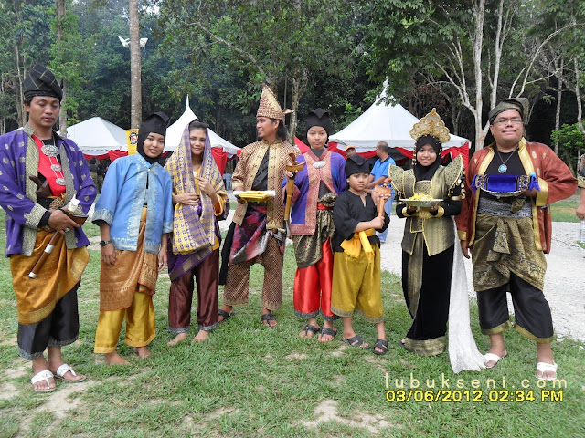 Berbusana Pahlawan Melayu di Ladang Alam Warisan.