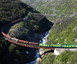 most-dangerous-railroads-in-the-world-Wh