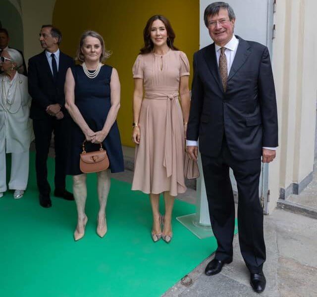Crown Princess Mary wore a mimi old rose belted silk crepe dress by Marc Jacobs. Milan Design Week
