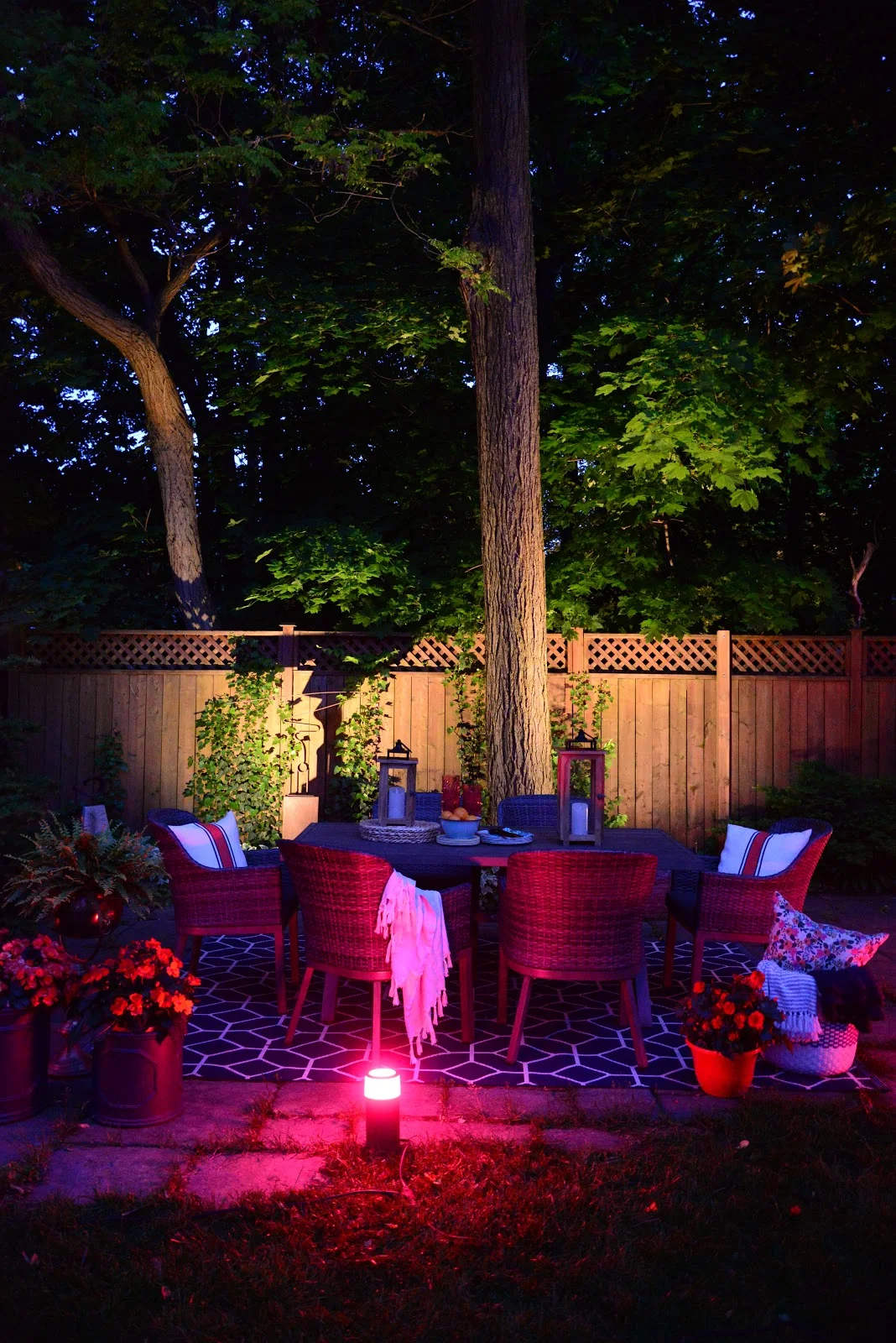 philips hue calla bollard, outdoor rug, outdoor entertaining, summer party tips