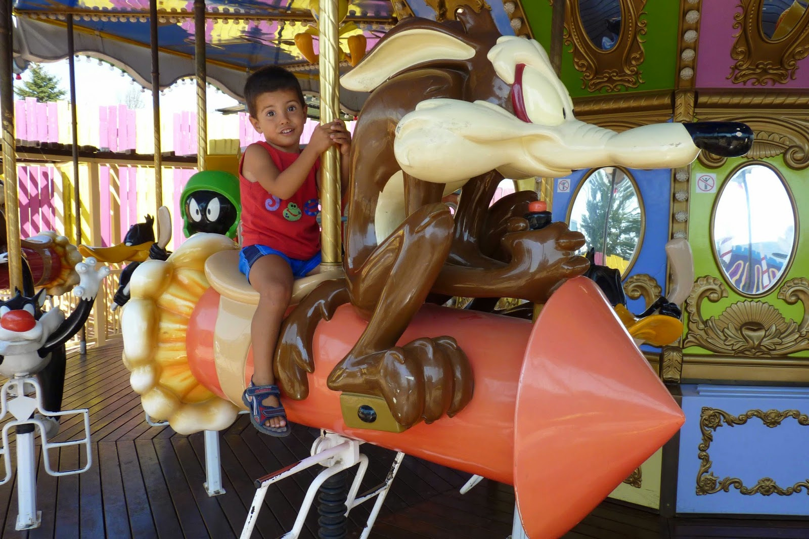 El Carrousel de los Looney Tunes. El Carrousel de los Looney Tunes.