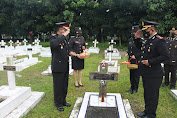 Peringati HUT Bhayangkara Ke-75, Polres Siantar dan Polres Simalungun Ziarah ke Taman Makam Pahlawan