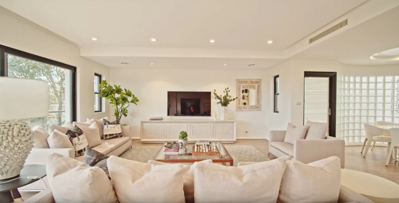 20 Photos vs. 19 Wallangra Rd, Dover Heights, Australia Home Interior Design Tour