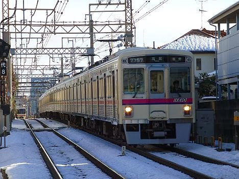 京王電鉄　各停　高尾行き3　7000系幕式(2014大雪のため日中運行)