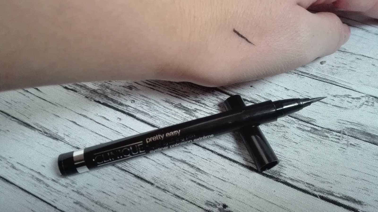 Kosmetyczne rozterki blogerki Clinique, Eyeliner Pretty Easy