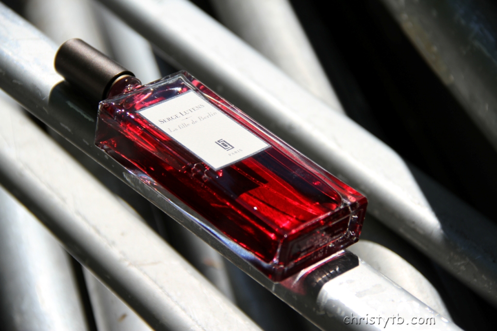 девушка из берлина серж лютен. Serge lutens берлинская дева. серж лютанс парфюмер. La fille de berlin serge lutens старая версия. Lutens fille de berlin.