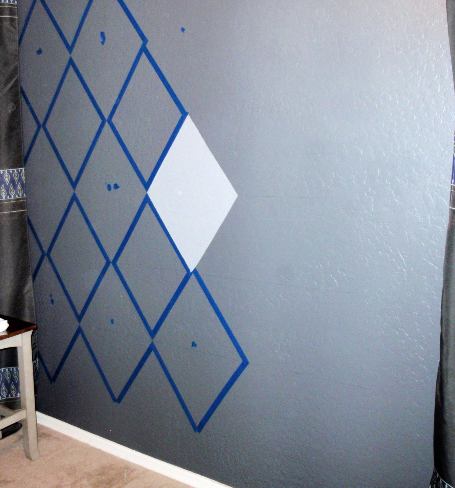 Doodle All Day: How to paint Diamonds on the Wall