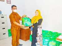 Komite MAN 1 Kota Makassar Berbagi 117 Paket Hari Raya Idul Fitri 1442H