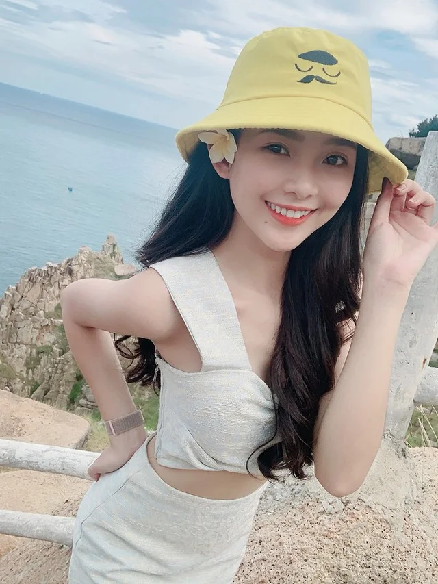 Á khôi Sinh viên sở hữu vòng eo vạn người mê Á khôi Sinh viên sở hữu vòng eo vạn người mê