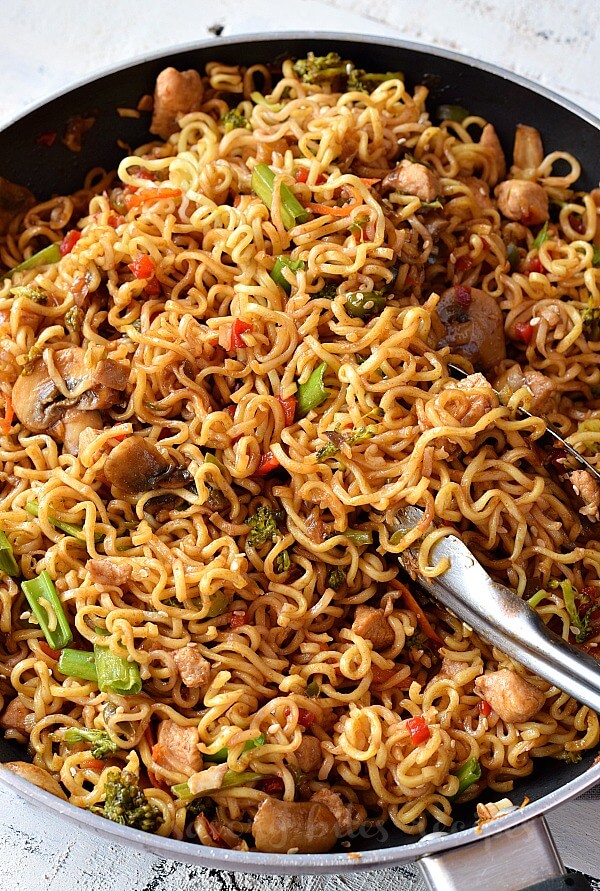 close up of a pan with easy chicken and ramen noodles