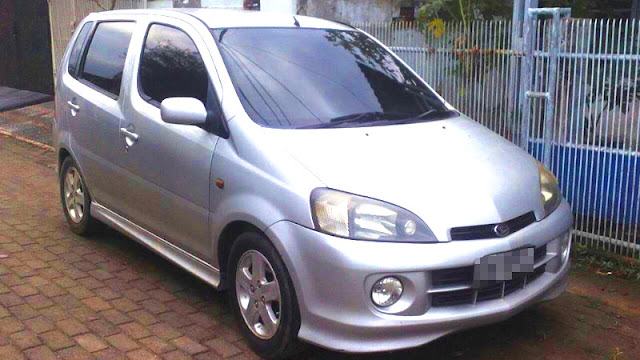 Daihatsu YRV