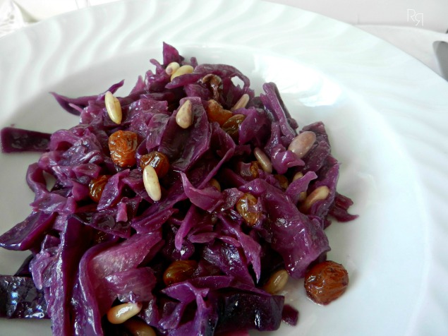 "Lombarda con manzana, pasas y piñones"