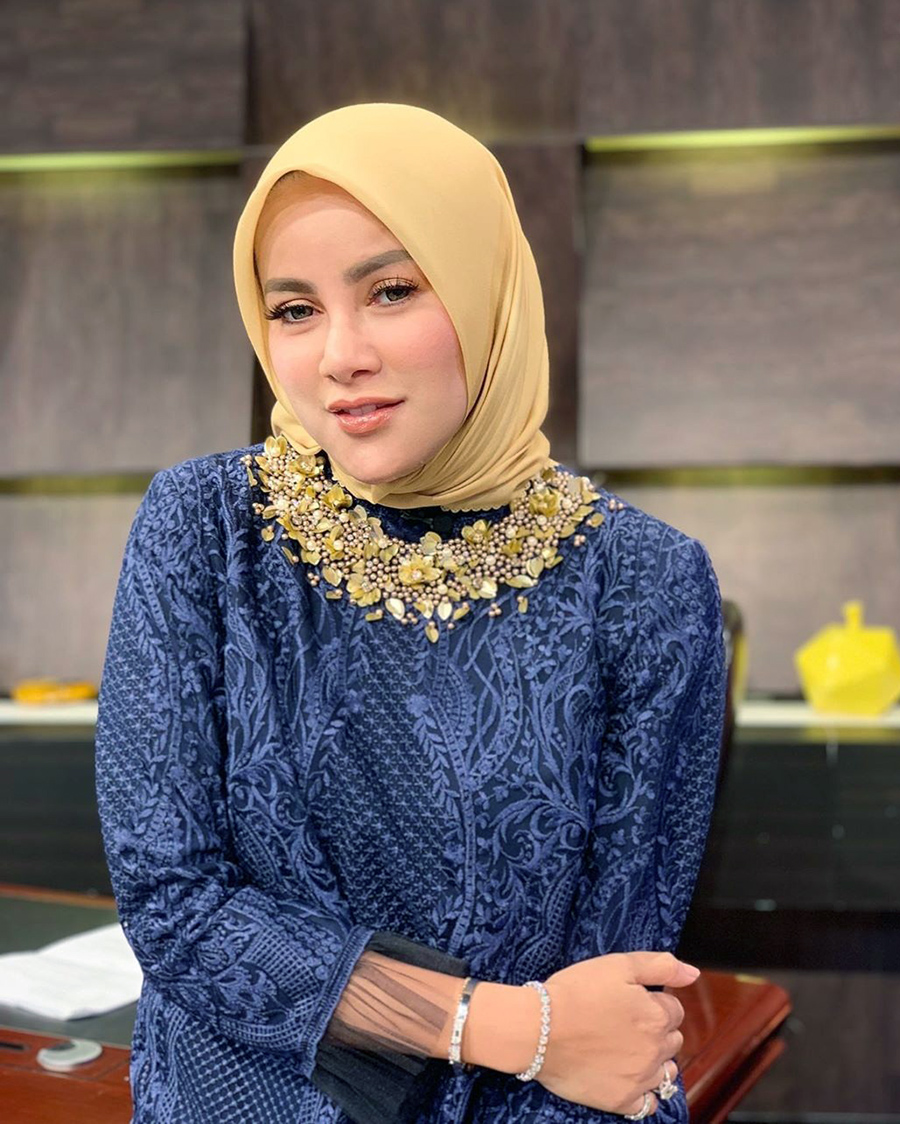 5 Artis Cantik Indonesia Yang Memutuskan Berhijab Di Tahun 2019 Begini 