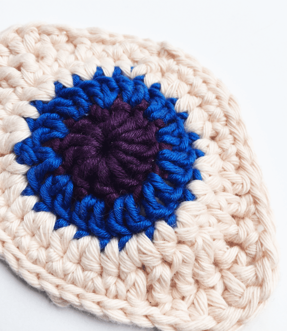 Free crochet eye applique pattern Spinach and Stitch Crochet Blog