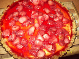 TARTA CU BRANZA SI CAPSUNI