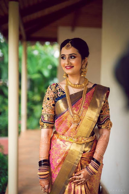 Brides in Traditional Heavy Jewellery Brides in Traditional Heavy Jewellery