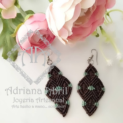 Pendientes, aros, aretes en macramé.Earrings, hoops, earrings in macramé. #AdrianaAbril