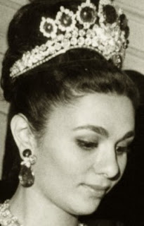 emerald diamond tiara iran empress farah diba pahlavi harry winston pink yellow