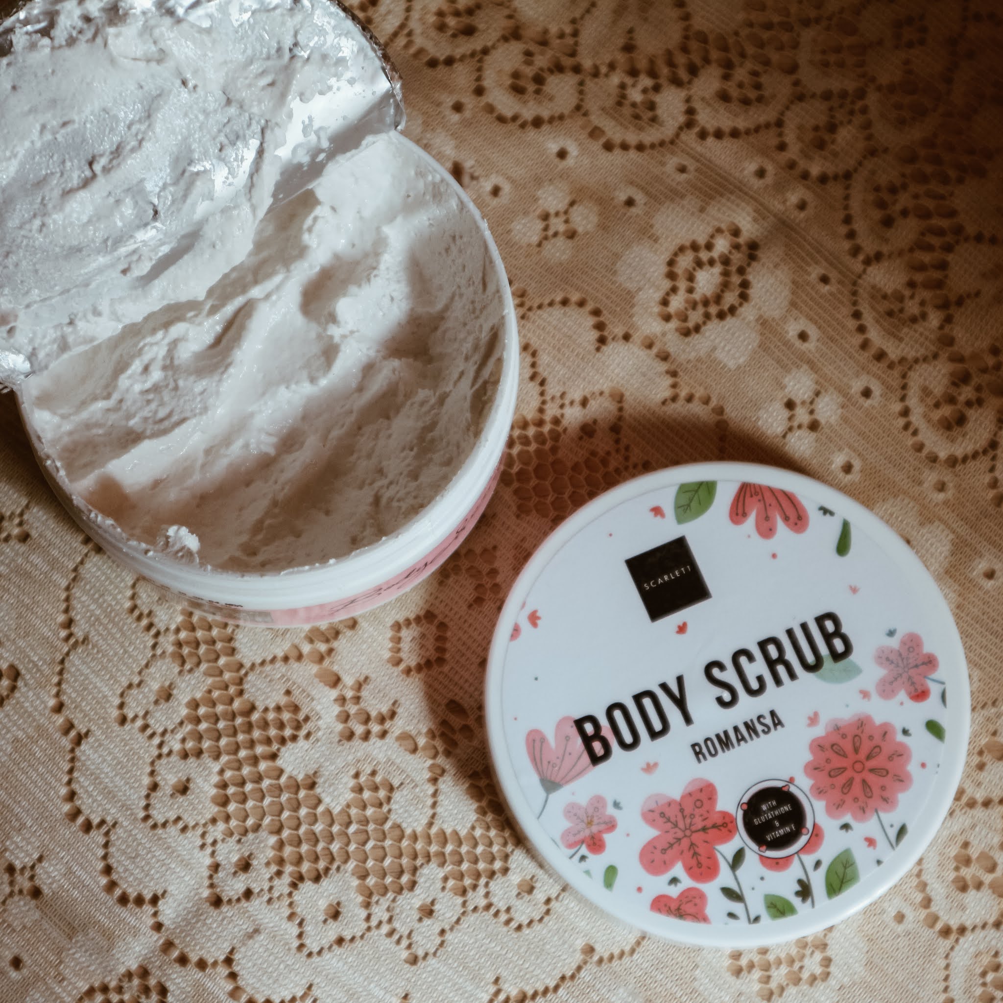 Review Scarlett Body Scrub Romansa