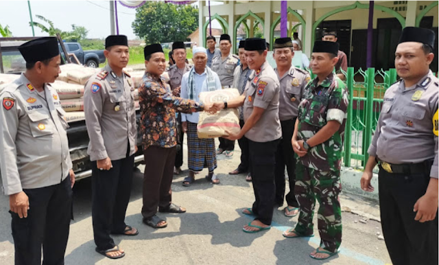 Wakapolresta Mojokerto Safari Sholat Jumat di Masjid Miftahul Huda Wakapolresta Mojokerto Safari Sholat Jumat di Masjid Miftahul Huda