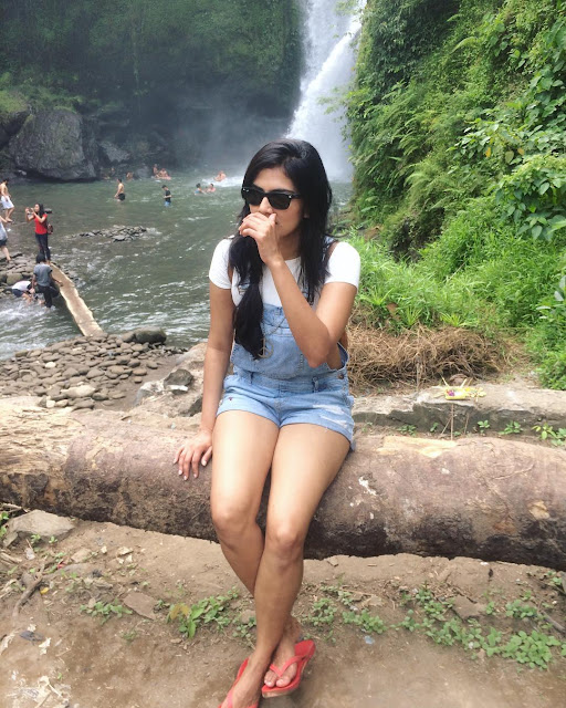 Actress Malavika Mohanan in short denim jeans Malavika Mohanan in short Denim Jeans
