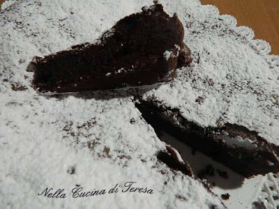 TORTA AL CIOCCOLATO FONDENTE SENZA FARINA