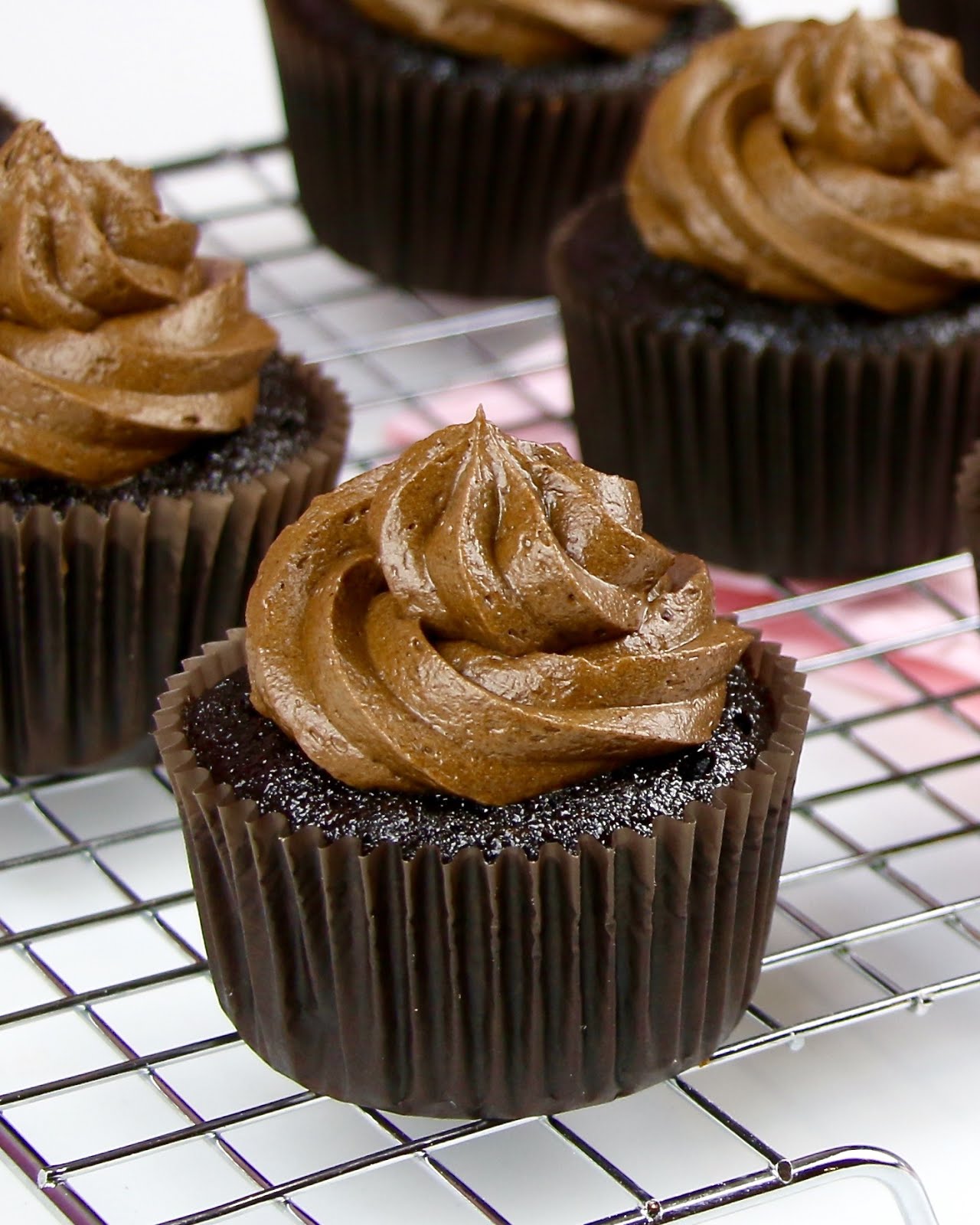 {VIDEO} THE BEST Chocolate Cupcakes from Scratch - The Lindsay Ann