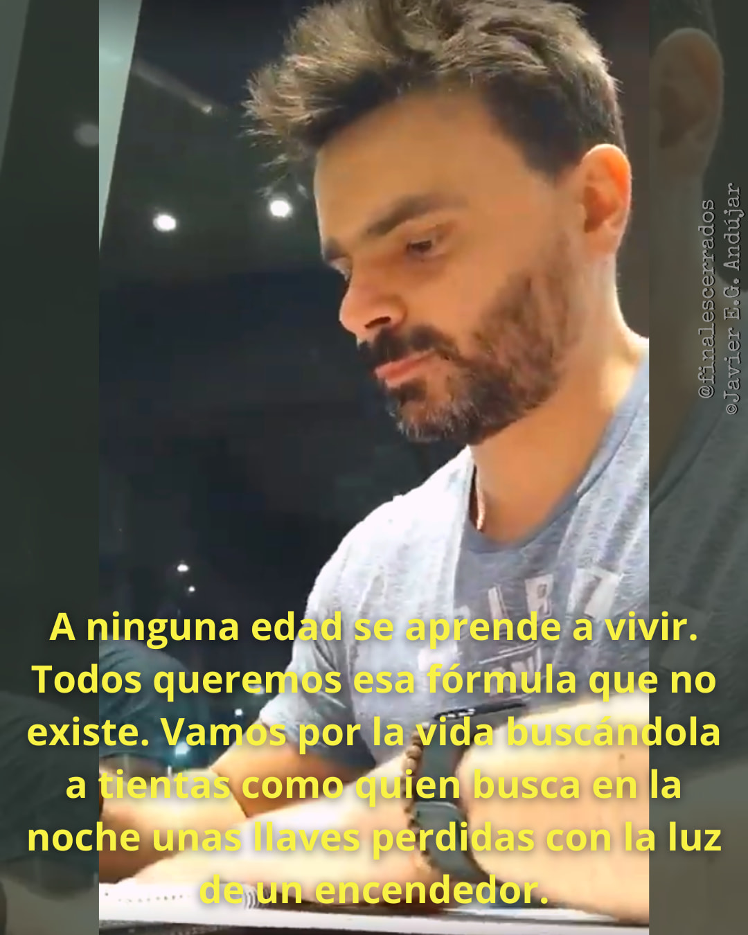 A ninguna edad se aprende a vivir. Todos queremos esa fórmula que no existe. Vamos por la vida buscándola a tientas como quien busca en la noche unas llaves perdidas con la luz de un encendedor.